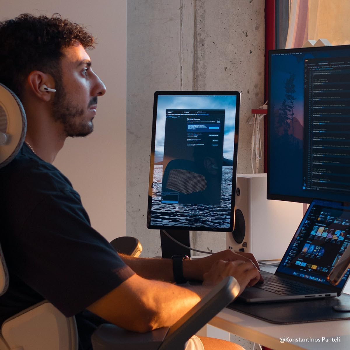 SOTSU FlipAction Pro 16" Gen2 Premium Portable Monitor | Super Compact | Pivot Rotate | 2560x1600 DCI P3 | 120Hz | 400 Nits | Full Metal CNC | Perfect Match for Mac and Windows (Universe Black)