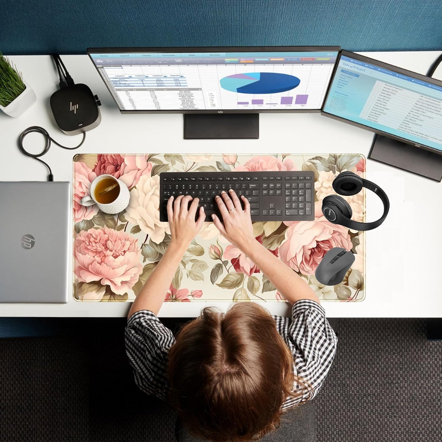 Cute Floral Desk Mat Pastel Roses Gaming Mouse Pad XXL Large Extended Flowers Desk Pad, Laptop Keyboard and Mouse Mat with Stitched Edges, Women Computer Desktop Mat Gamer Playmat 31.5x15.7 in