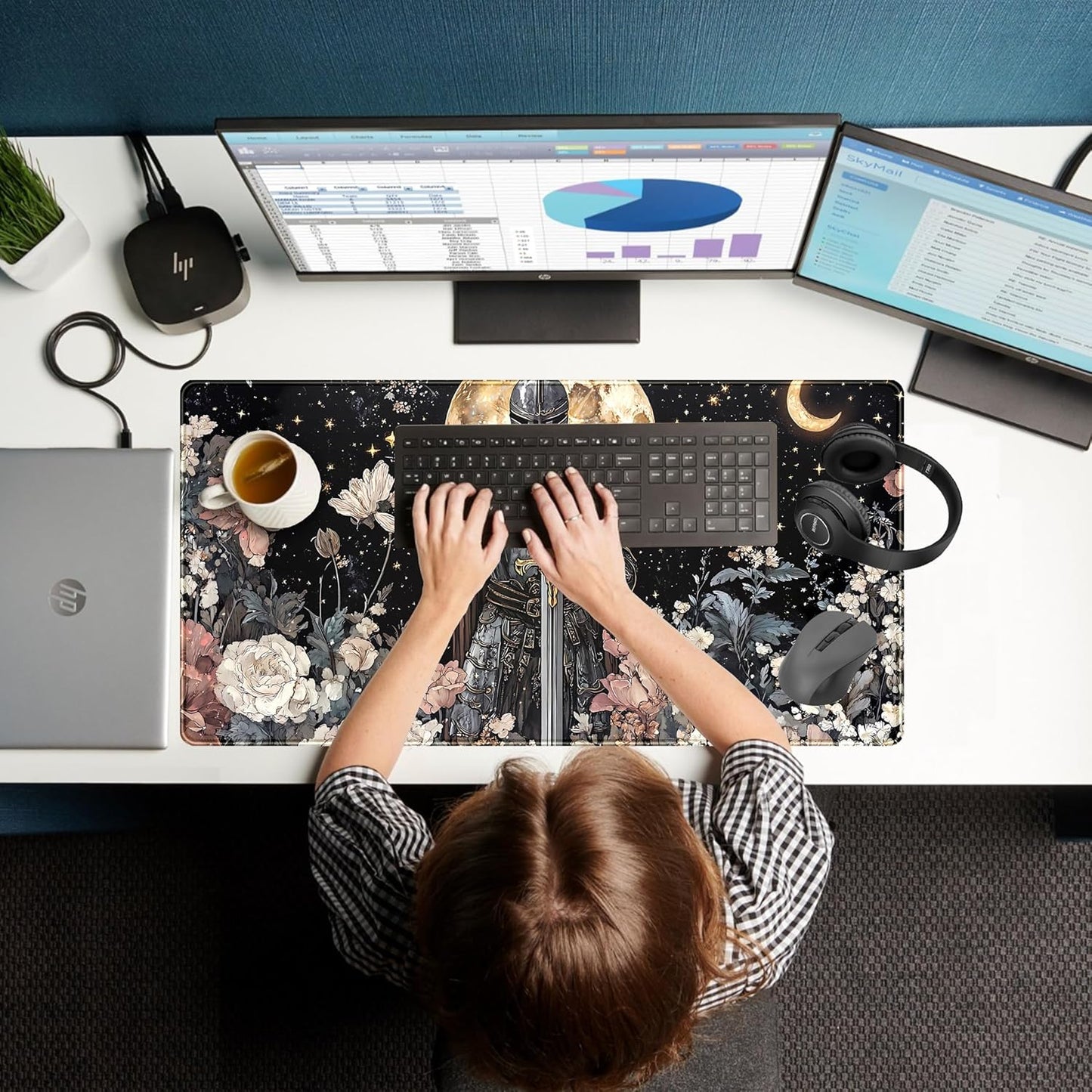 Cute Vintage Floral Mouse Pad Warrior Gaming Desk Mat Retro Flowers Mousepad XXL Large Extended Boho Aesthetic Desk Pad, Laptop Computer Keyboard Mouse Mat, Desktop Pad Mat for Women 31.5x15.7 in