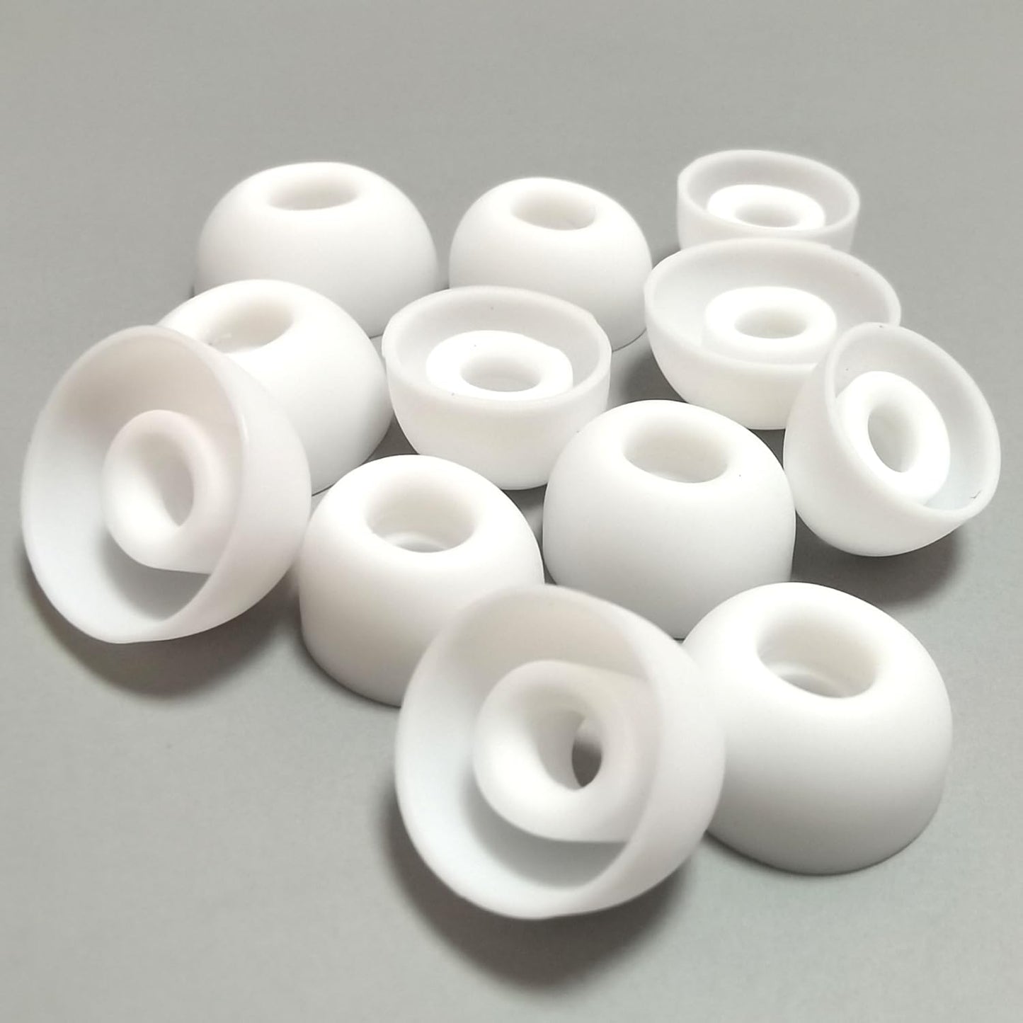 Earbuds Tips Replacement Universal Oval Earbuds Tips for True Wireless Earbuds 4.0mm-6mm Nozzle Silicone Replacement Ear Tips 6 Pairs LMS White