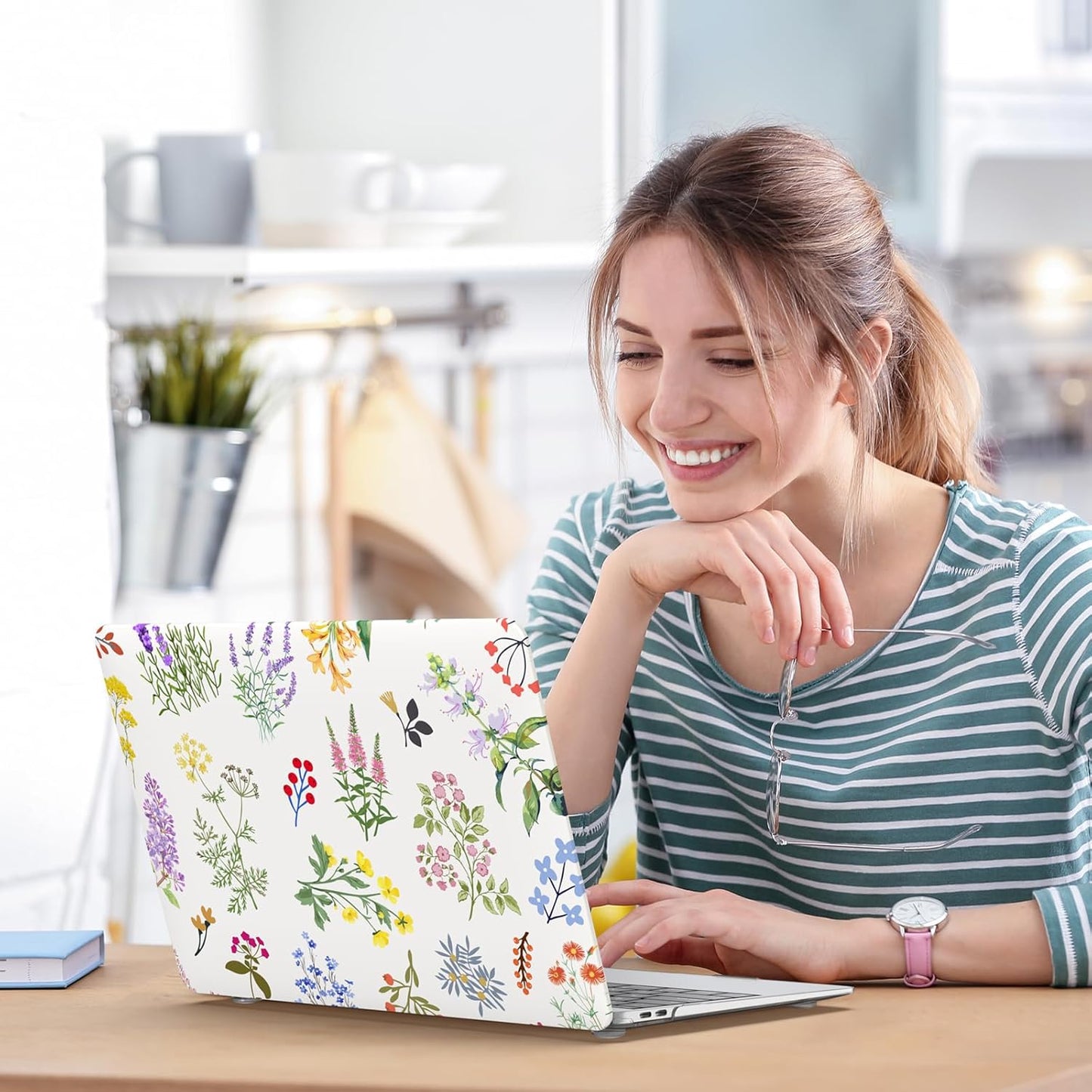 iCasso Compatible with MacBook Air 13 inch Case 2020-2018 Release M1 A2337 A2179 A1932, Elegant Floral Protective Hard Shell Case +Keyboard Cover + Screen Protector（White）