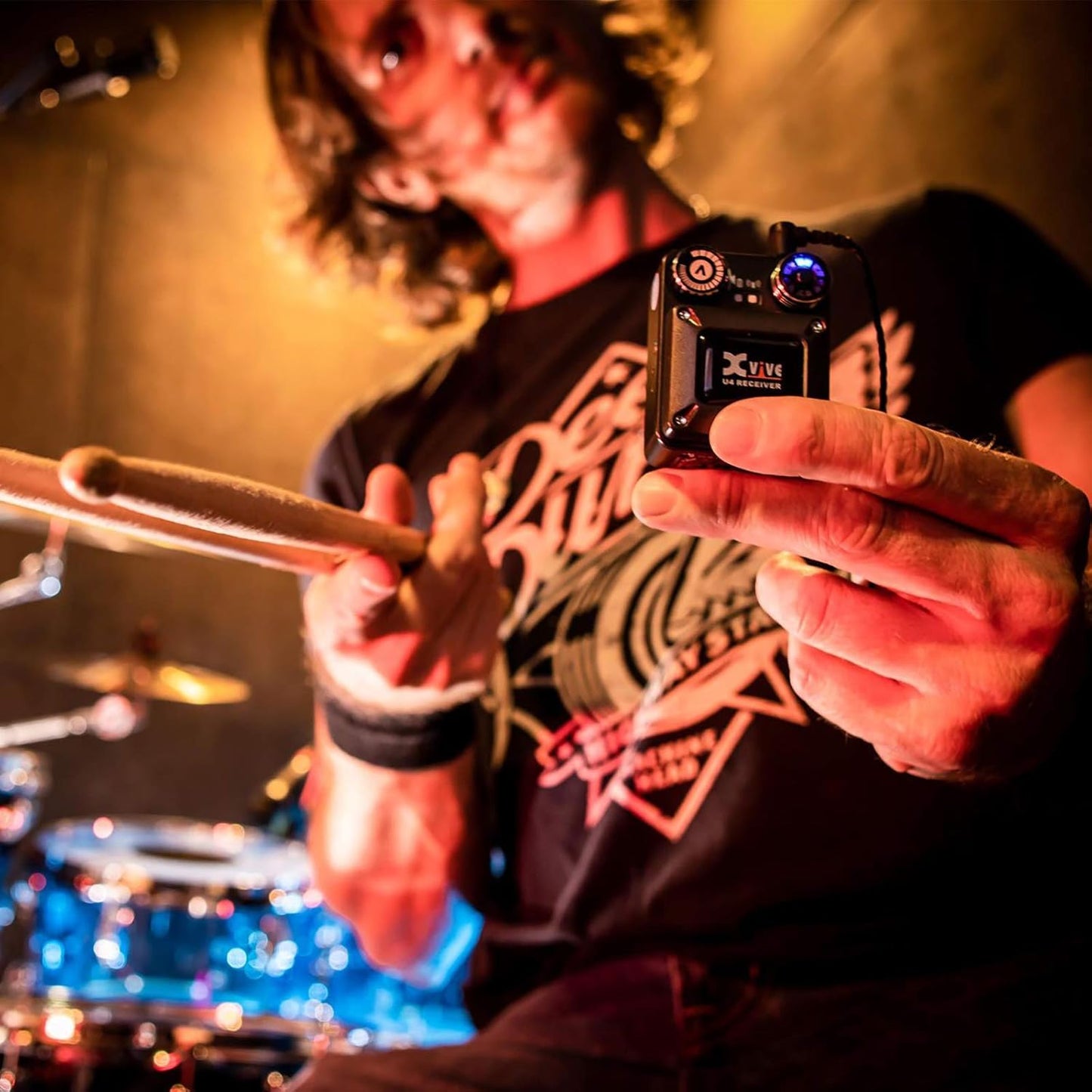 Xvive U4R4 Wireless in-Ear Monitor System 1 Transmitter and 4 Beltpack Receiver Personal IEM for Studio, Band Rehearsal,Live Performance