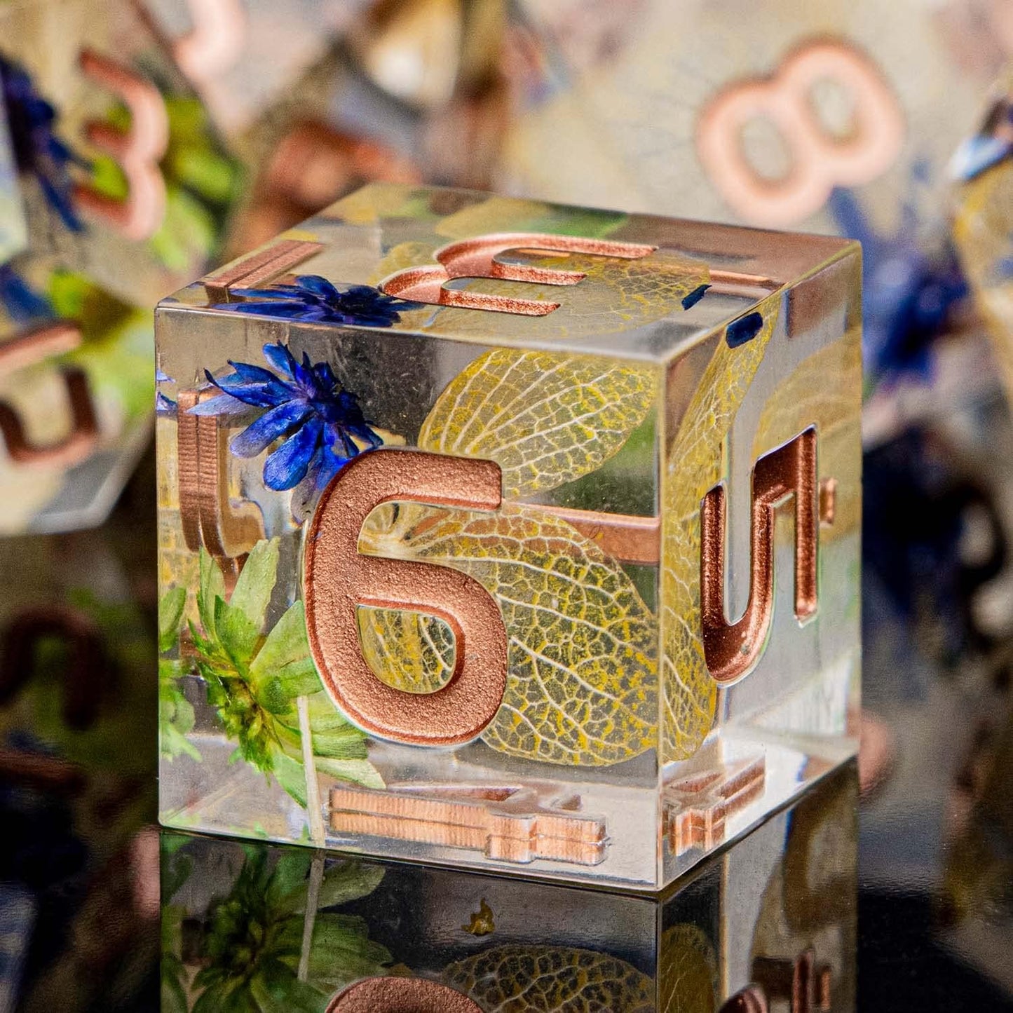 ARUOHHA DND Resin Dice Translucent Yellow Leaf Sharp Edged Dice Set, 7pcs Flower Inclusions Polyhedral D and D Dice RPG Role Playing Game D20 D12 D10 D8 D6 D4