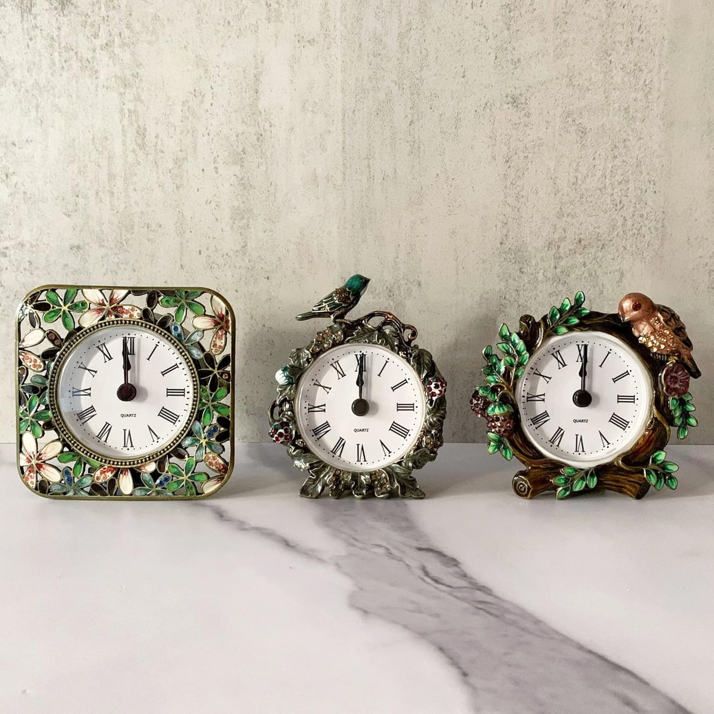 Decorative Mini Table Clock, Vintage Metal Silent Analog Quartz Battery Operated Table Top Clock for Living Room Decor Shelf